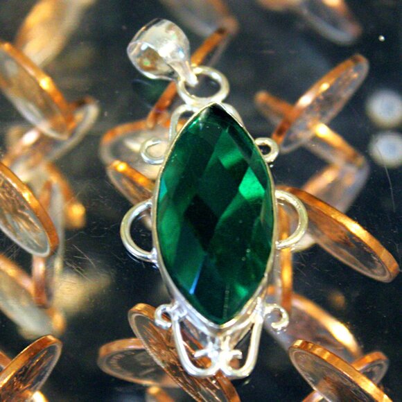 Y2K Curvy 925 Cushion Cut Crystal Pendant - Picture 1 of 4